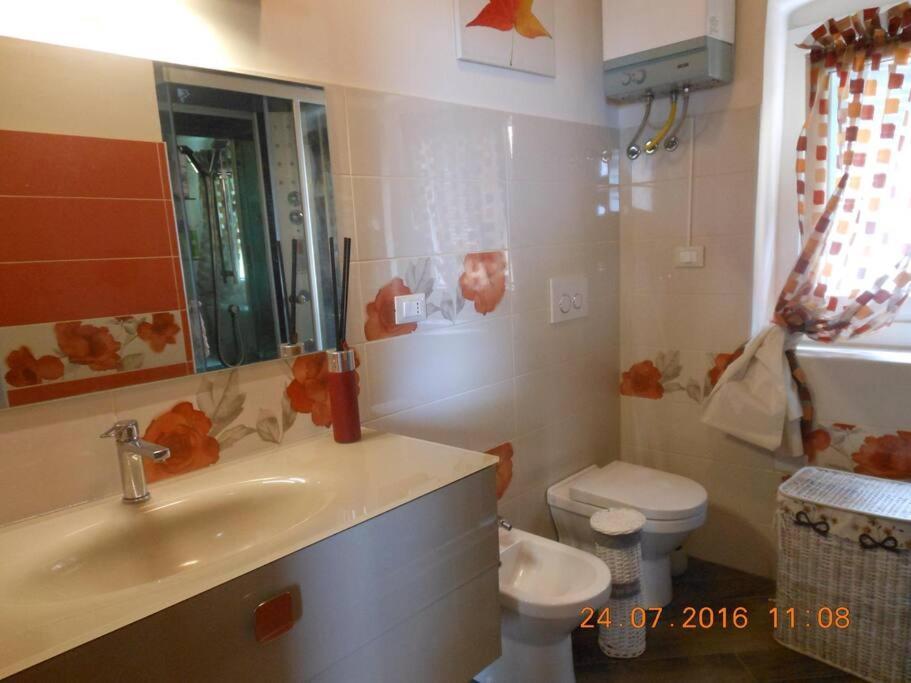 Unposto Dove La Luna Si Mostra Nuda Apartment Genoa Bagian luar foto